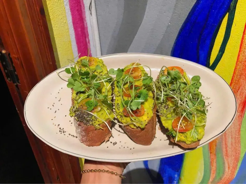 Avo toasts