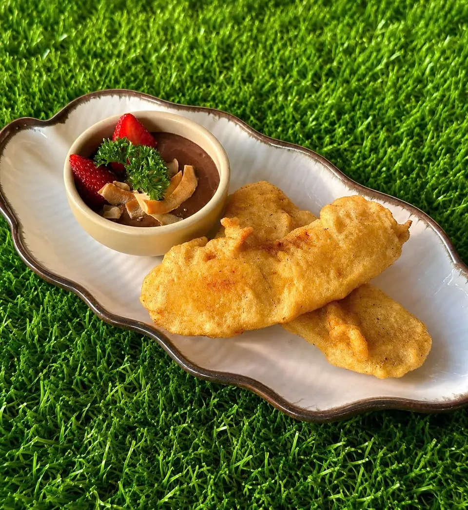 Banana fritters with chocolate mousse