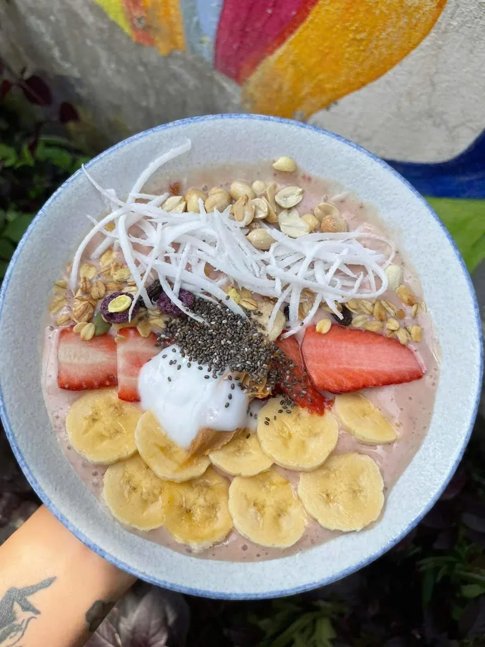 Strawesome smoothie bowl